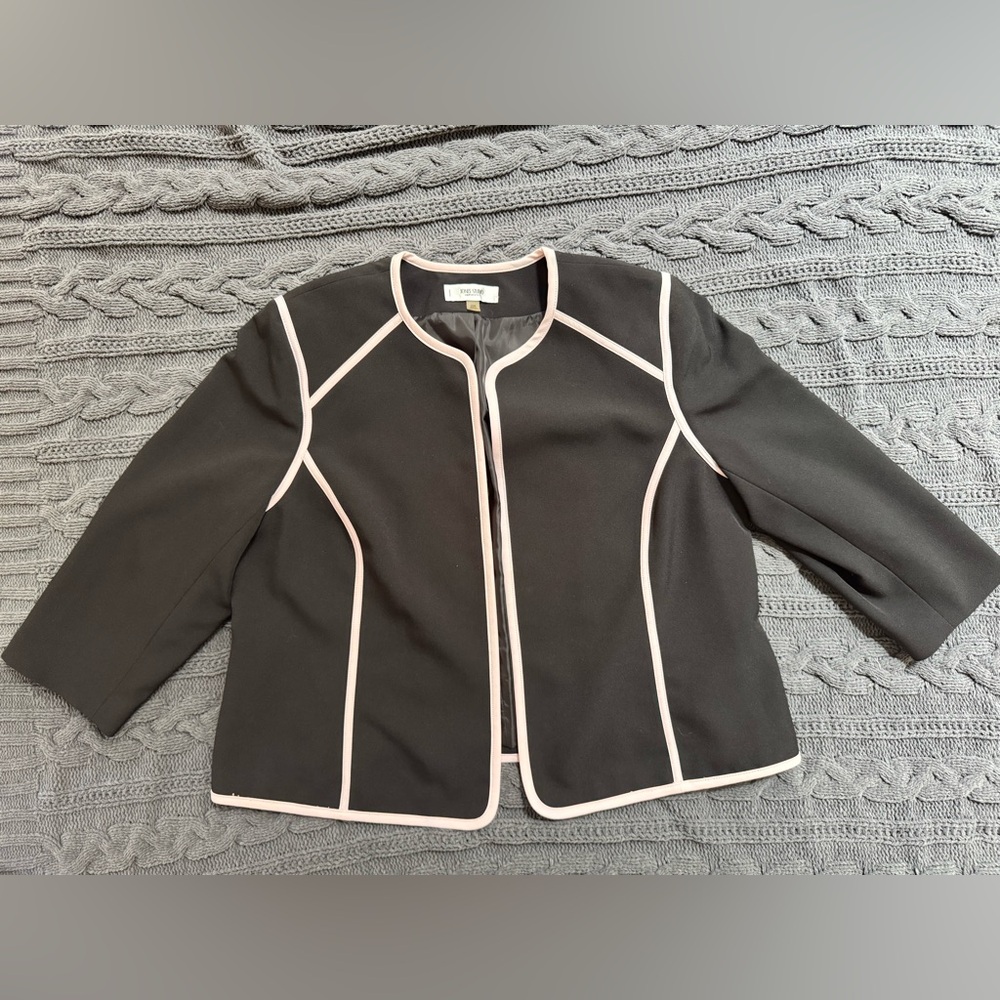 Jones Studio Black Jacket with Light Pink Trim (Women's 20W)